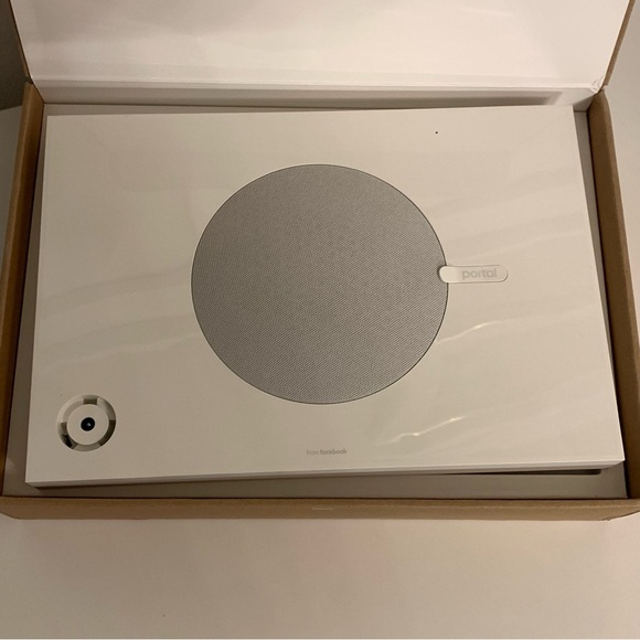 Meta Facebook Portal Video Calling Touch Screen 10” White Smart Alexa Messenger - Picture 12 of 16